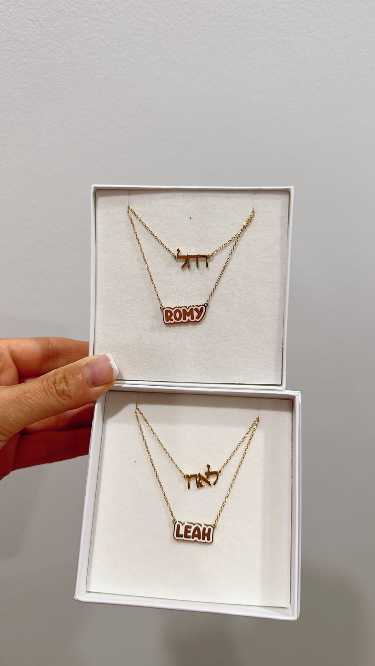 Hebrew Nameplate Necklace – Retail Therapy Jewelry